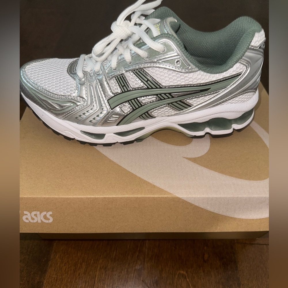 BRAND NEW ASICS Gel- Kayano 14